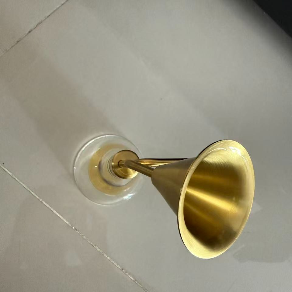 Perfume Fragrance Shop - قوارير عينات عطرية معلقة على الحائط